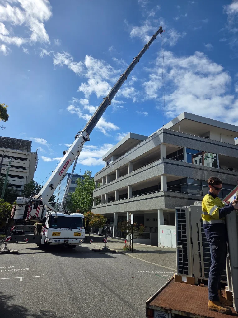 Commercial crane lift